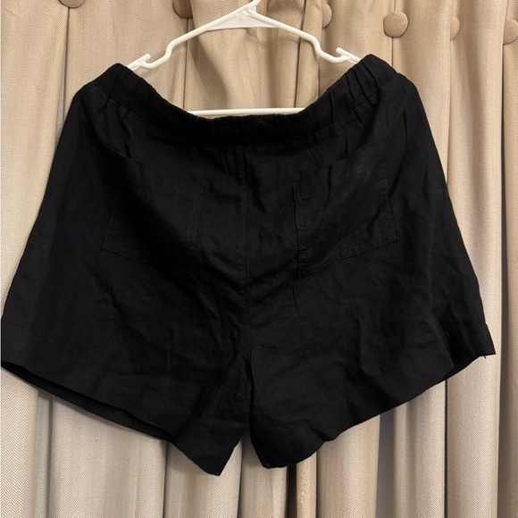 Briggs Ladies' Linen Blend Pull-On Beach Short, Large Black Front & Back Pockets - Picture 2 of 7